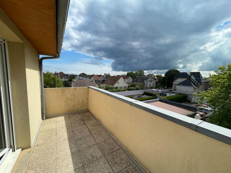 Persea Yourhosthelper Ouistreham Kültér fotó